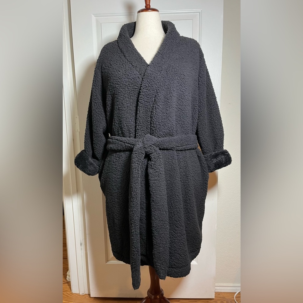 Cacique Women’s Black Fleece Robe